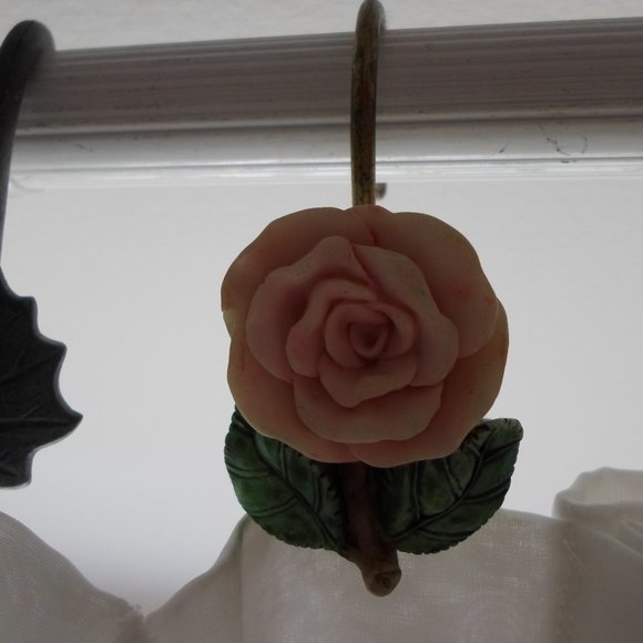 Shower Hooks Assortment - Picture 12 of 16